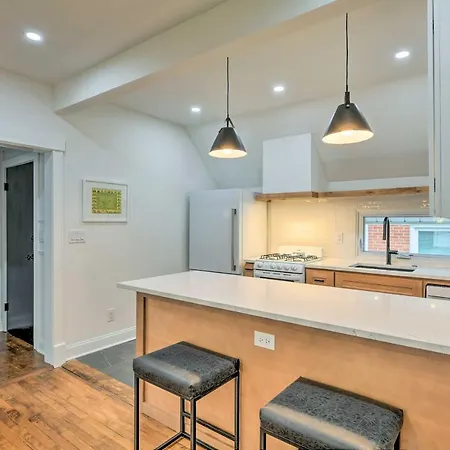Oak Park Home With Fire Pit - 5 Mi To Garfield Park!