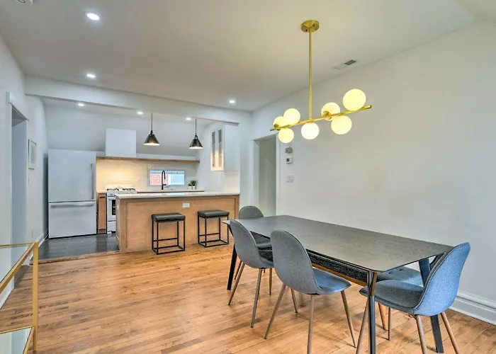 W/ Grill - 5 Mi To Garfield Park! Holiday home Oak Park