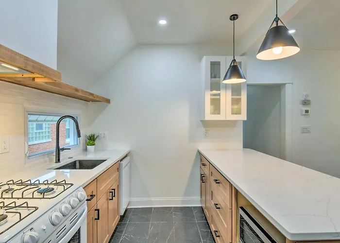 W/ Grill - 5 Mi To Garfield Park! Holiday home