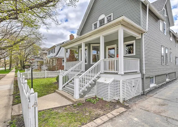 Holiday home W/ Grill - 5 Mi To Garfield Park! Oak Park