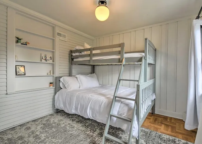 Holiday home W/ Grill - 5 Mi To Garfield Park! *